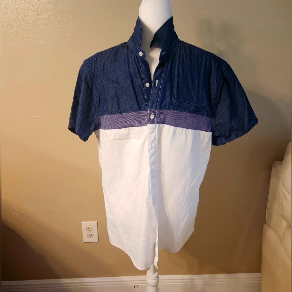 Mens button up guess shirt